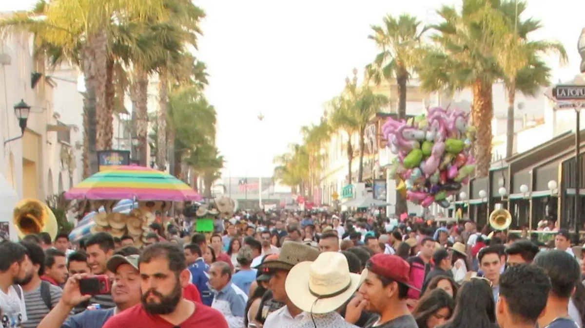 personas en la Feria